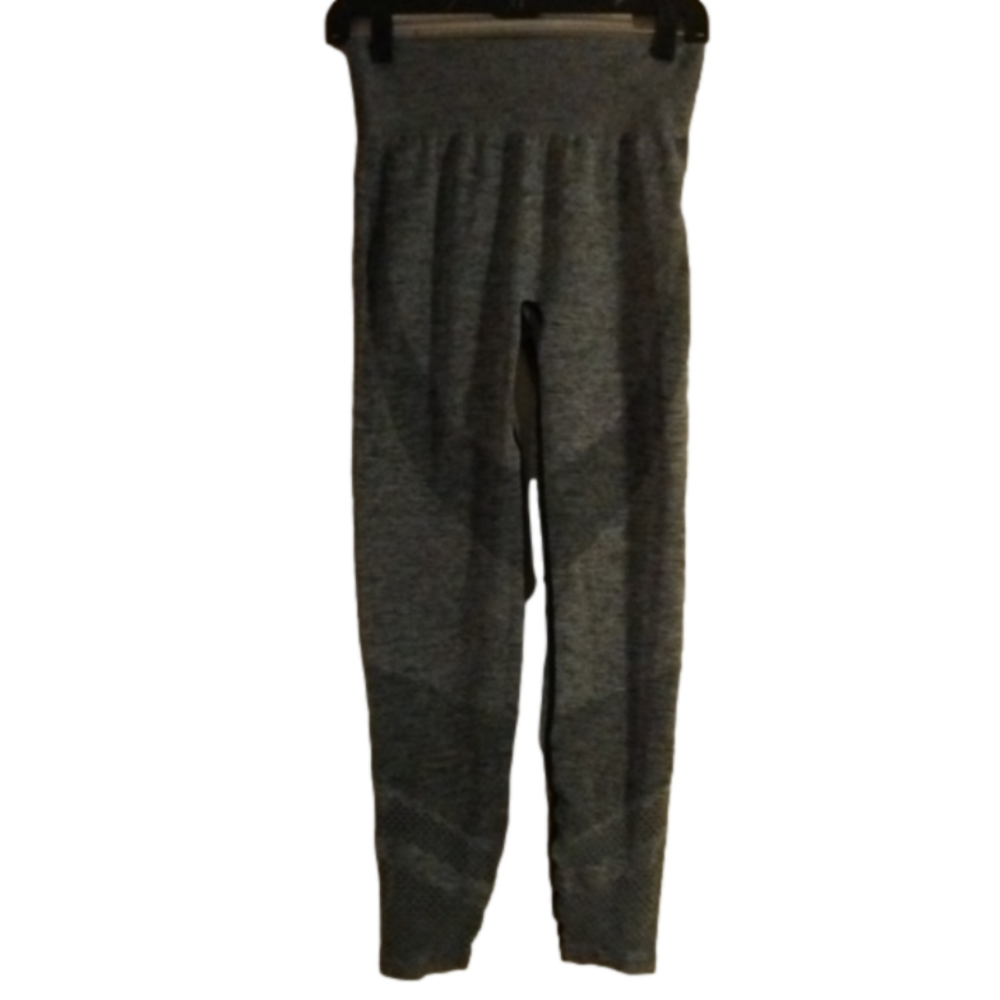 Victoria's secret Pink seamless leggings. Supercute designs on them. Size medium